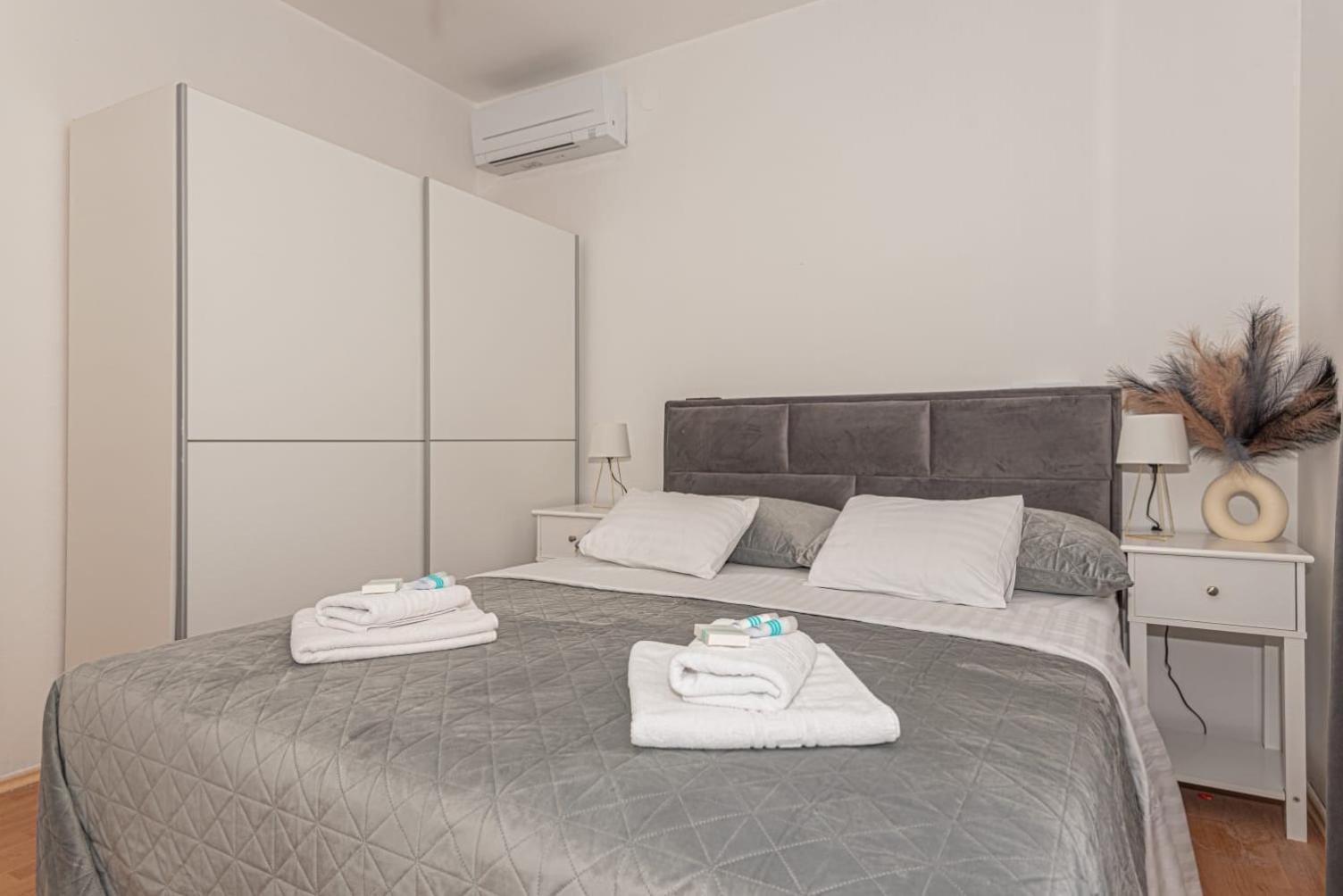 Apartment Mozart シベニク エクステリア 写真